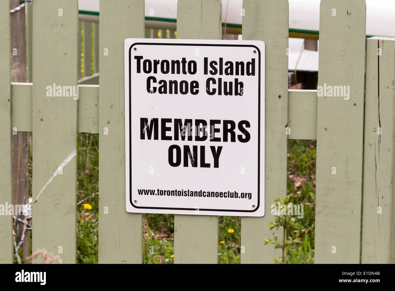 Mitglieds melden Sie nur am Zaun an der Toronto Island Kanuclub Stockfoto