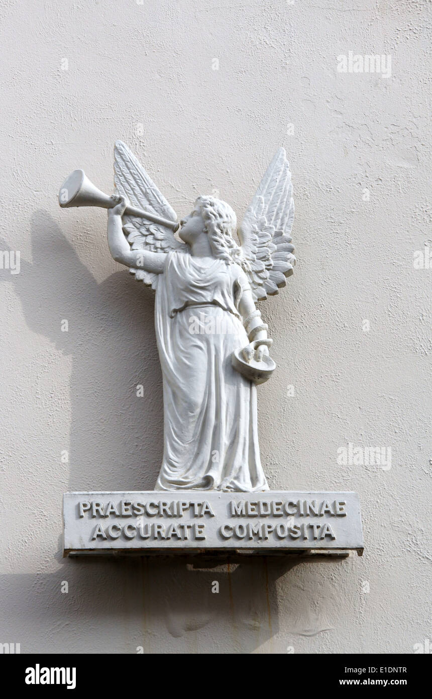 Wall Mounted Engelsstatue auf der Grafton Street in Dublin Stockfoto