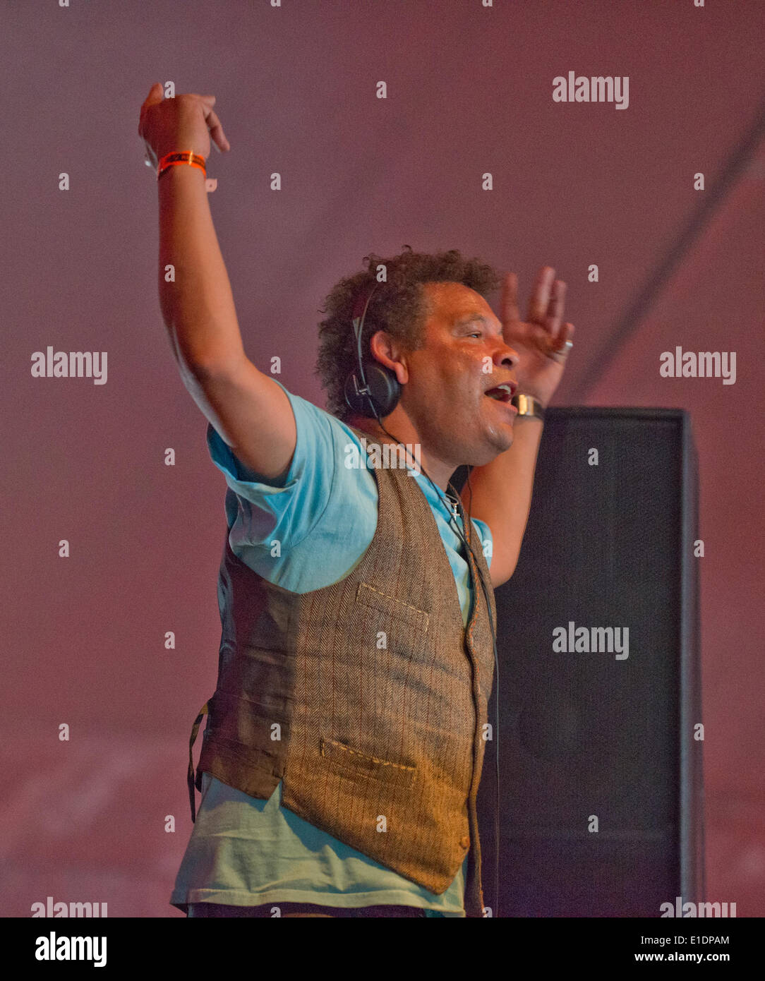 Wychwwood Festival, Cheltenham, Vereinigtes Königreich. 1. Juni 2014. Craig Charles DJs im Zirkuszelt am 10. Wychwood Festival Cheltenham UK Credit: Charlie Bryan/Alamy Live News Stockfoto