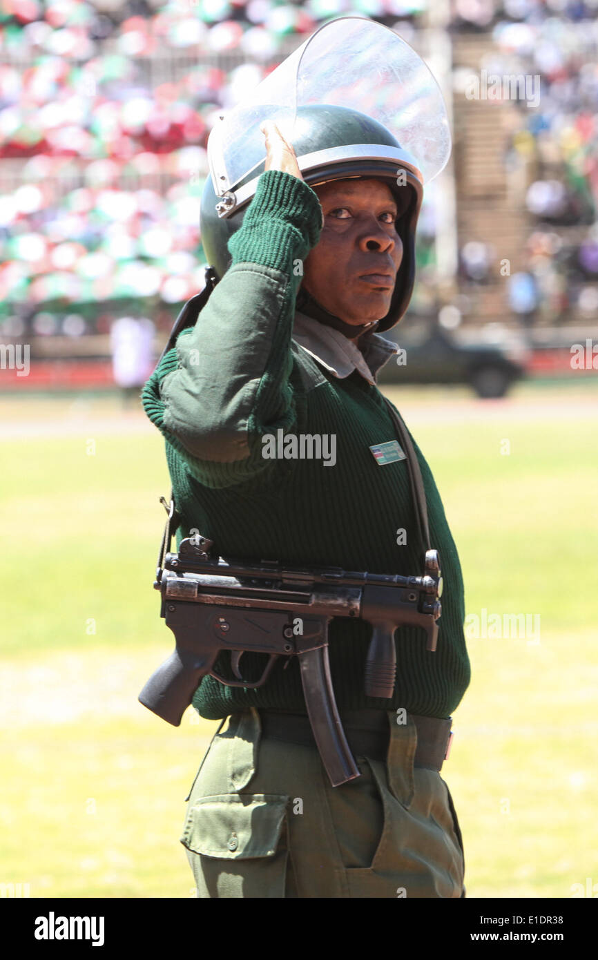 Nairobi, Kenia. 1. Juni 2014. Kenias Gefängnisse Offiziere teilnehmen an der feierlichen Parade während des Landes 51 Unabhängigkeitstag Cerebrations, im Nyayo National Stadium in der kenianischen Hauptstadt Nairobi am 1. Juni 2014, 1. Juni ist eine jährliche Gehirntätigkeit anlässlich der Freiheit des Landes von den britischen Kolonisten im Jahre 1963, der Cerebrations kommt zu einem Zeitpunkt hat Kenia Wirtschafts- und Unsicherheit Herausforderungen.  Bildnachweis: Tom Maruko/PACIFIC PRESS/Alamy Live-Nachrichten Stockfoto