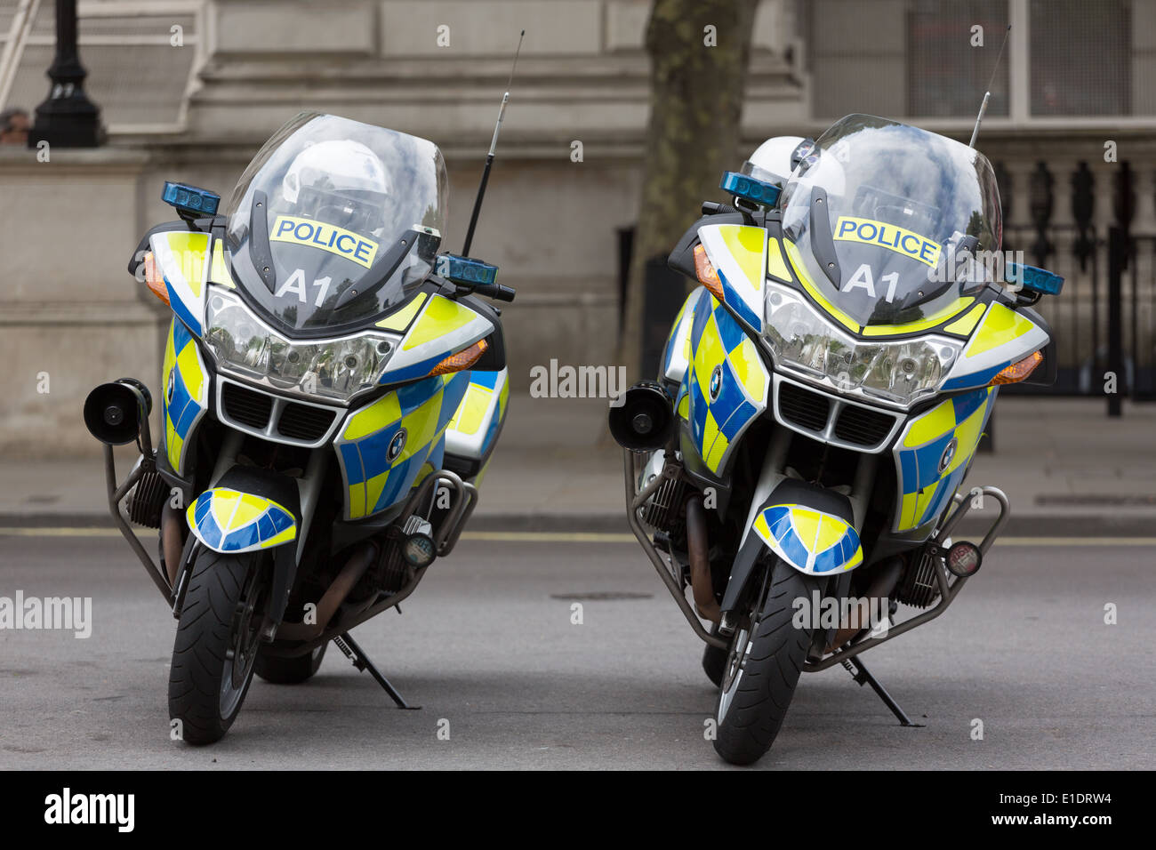 Zwei Motorräder der Metropolitan Police auf steht in London Stockfoto