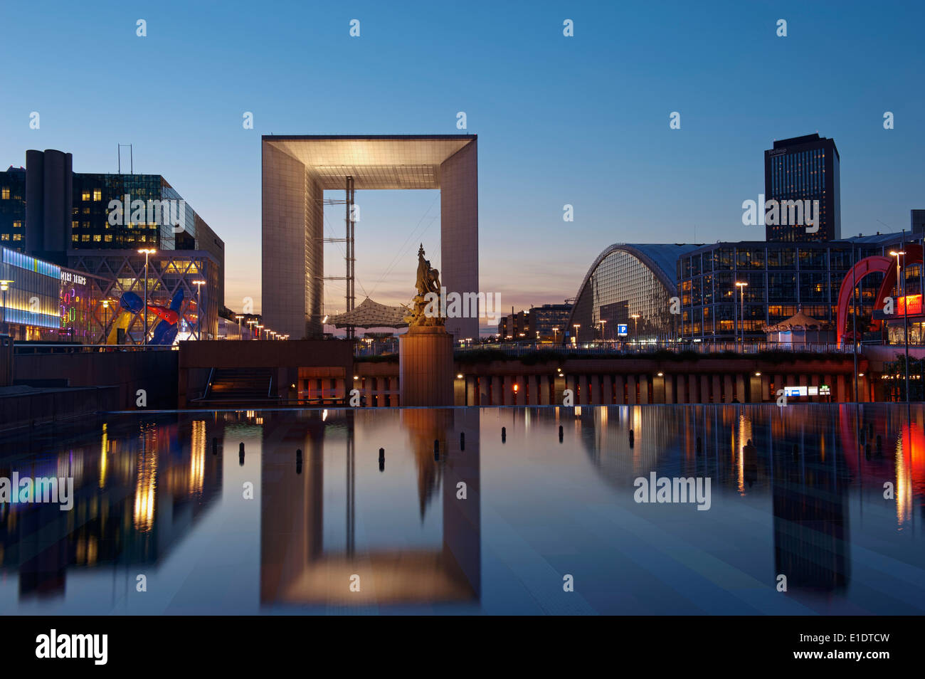 Frankreich, Paris, La Grande Arche De La Defense des Architekten Otto Von Spreckelsen in der Nacht Stockfoto