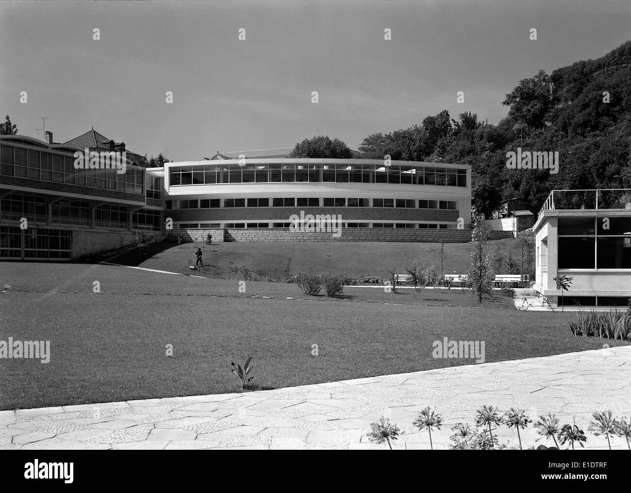 Die Edifícios da Associação Acadêmica da Universidade de Coimbra in Coimbra, Portugal, ist ein bedeutendes akademisches Gebäude, in dem sich die Studentenvereinigung befindet. Es ist Teil des historischen Campus der University of Coimbra, der zur Unterstützung von Studentenaktivitäten und kulturellen Veranstaltungen konzipiert wurde. Stockfoto