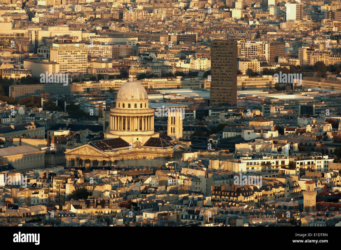 Frankreich, Paris, Pantheon und Turm von Jussieu Universität Stockfoto
