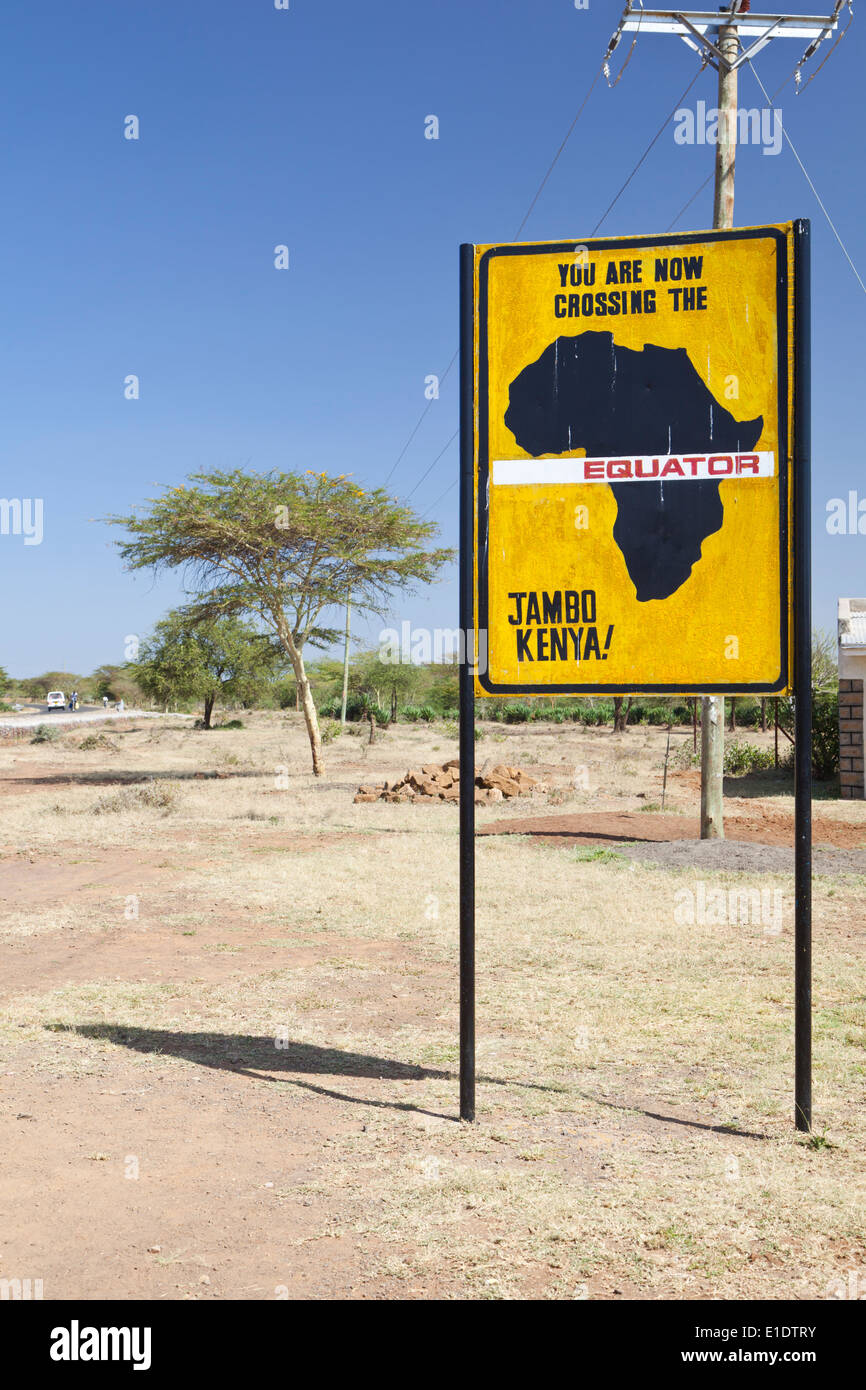 Berühmte Zeichen beim Überqueren des Äquators in Kenia. Stockfoto