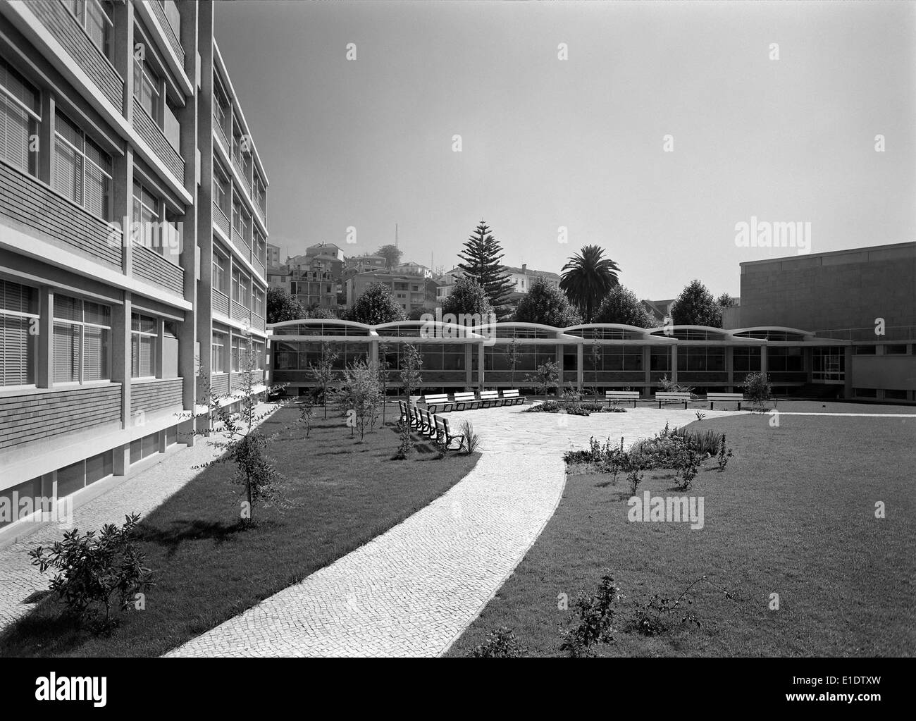 Die Gebäude der Associação Acadêmica da Universidade de Coimbra in Portugal sind bedeutende Strukturen, die mit der Studentenorganisation der Universität verbunden sind. Diese Gebäude spielen eine Rolle bei den Aktivitäten der Studenten und der akademischen Traditionen einer der ältesten Universitäten Portugals. Stockfoto