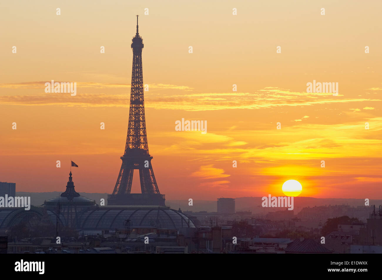 Frankreich, Paris, Eiffelturm bei Nacht Stockfoto