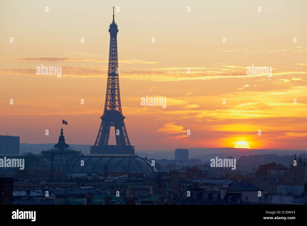 Frankreich, Paris, Eiffelturm bei Nacht Stockfoto