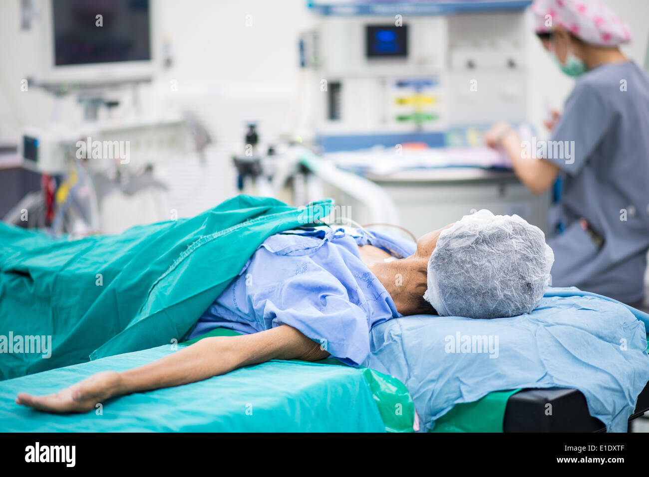 Patienten lag unten auf dem Bett bereit für die Operation Stockfoto