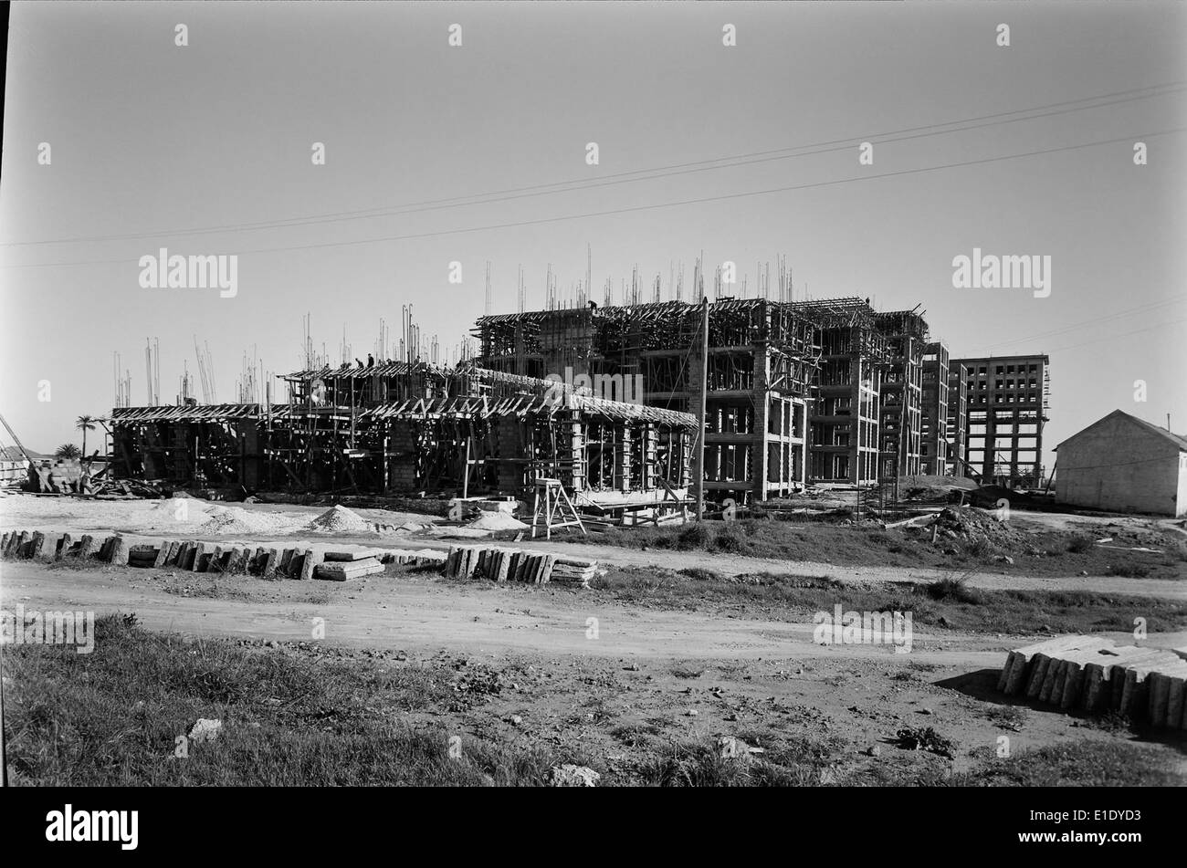 Das Hospital de Santa Maria in Lissabon ist eines der wichtigsten medizinischen Zentren Portugals, bekannt für seine historische Bedeutung und Rolle im Gesundheitssystem des Landes. Stockfoto