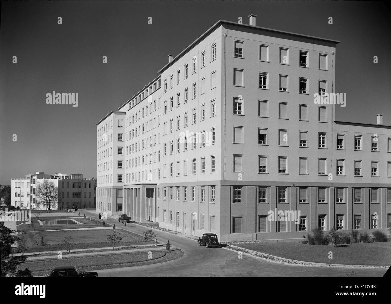 Das Instituto Português de Oncologia in Lissabon ist ein führendes Krebsbehandlungs- und Forschungszentrum in Portugal. Sein Design spiegelt die Bedeutung der Gesundheitsinfrastruktur im Land wider, wobei Horácio Novais seine architektonische und funktionale Bedeutung dokumentiert. Stockfoto