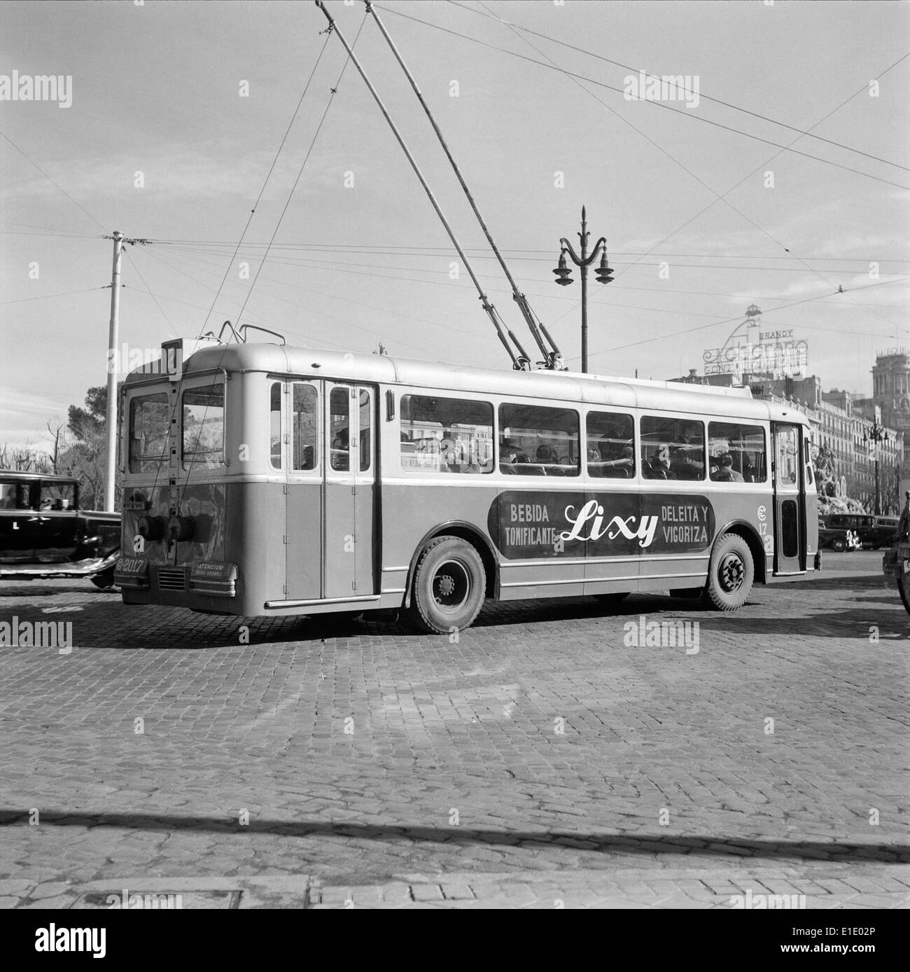 Madrid ist die Hauptstadt Spaniens, bekannt für ihre reiche Geschichte, Kultur und lebendige Atmosphäre. Es ist ein bedeutendes europäisches Zentrum für Kunst, Unterhaltung und politische Aktivitäten und beherbergt zahlreiche historische Sehenswürdigkeiten und Museen. Stockfoto