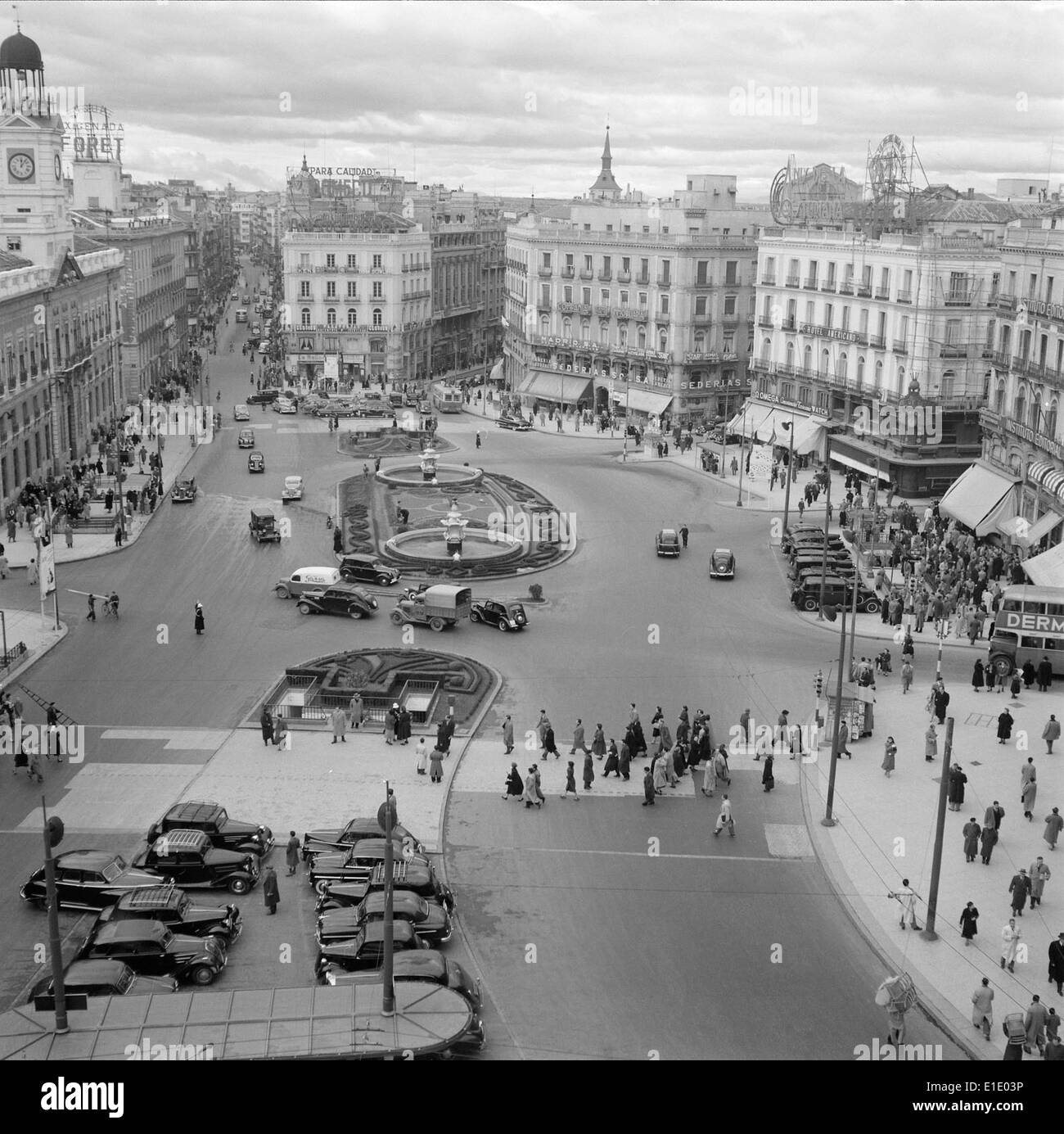 Madrid, die Hauptstadt Spaniens, ist eine pulsierende Stadt, die für ihr reiches kulturelles Erbe, historische Wahrzeichen und moderne Attraktionen bekannt ist. Es ist ein bedeutendes kulturelles und politisches Zentrum Europas. Stockfoto