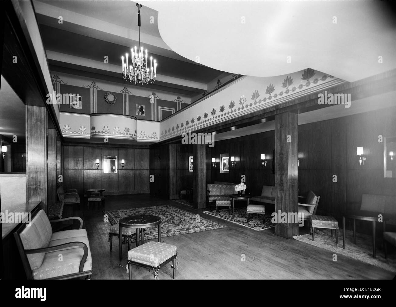 Das Bild repräsentiert die Geschichte und kulturelle Bedeutung des Kinos in Portugal und zeigt die Entwicklung der Filmindustrie und ihre Auswirkungen auf die portugiesische Kultur und Gesellschaft. Stockfoto