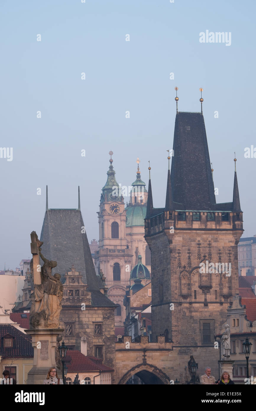 Turm der Karlsbrücke in Prag Stockfoto
