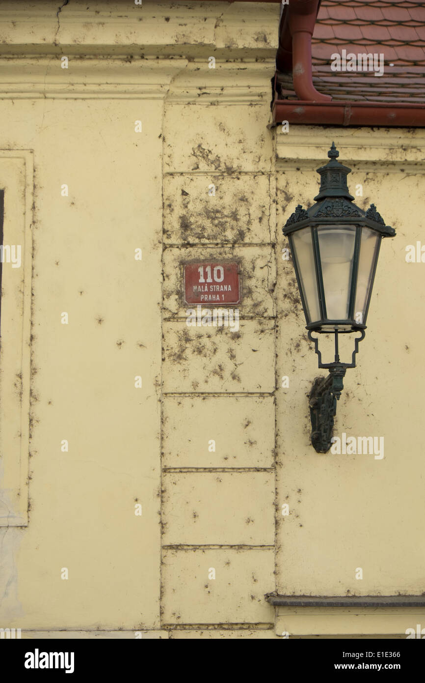Alte Straße Laterne in den Straßen von Prag Stockfoto