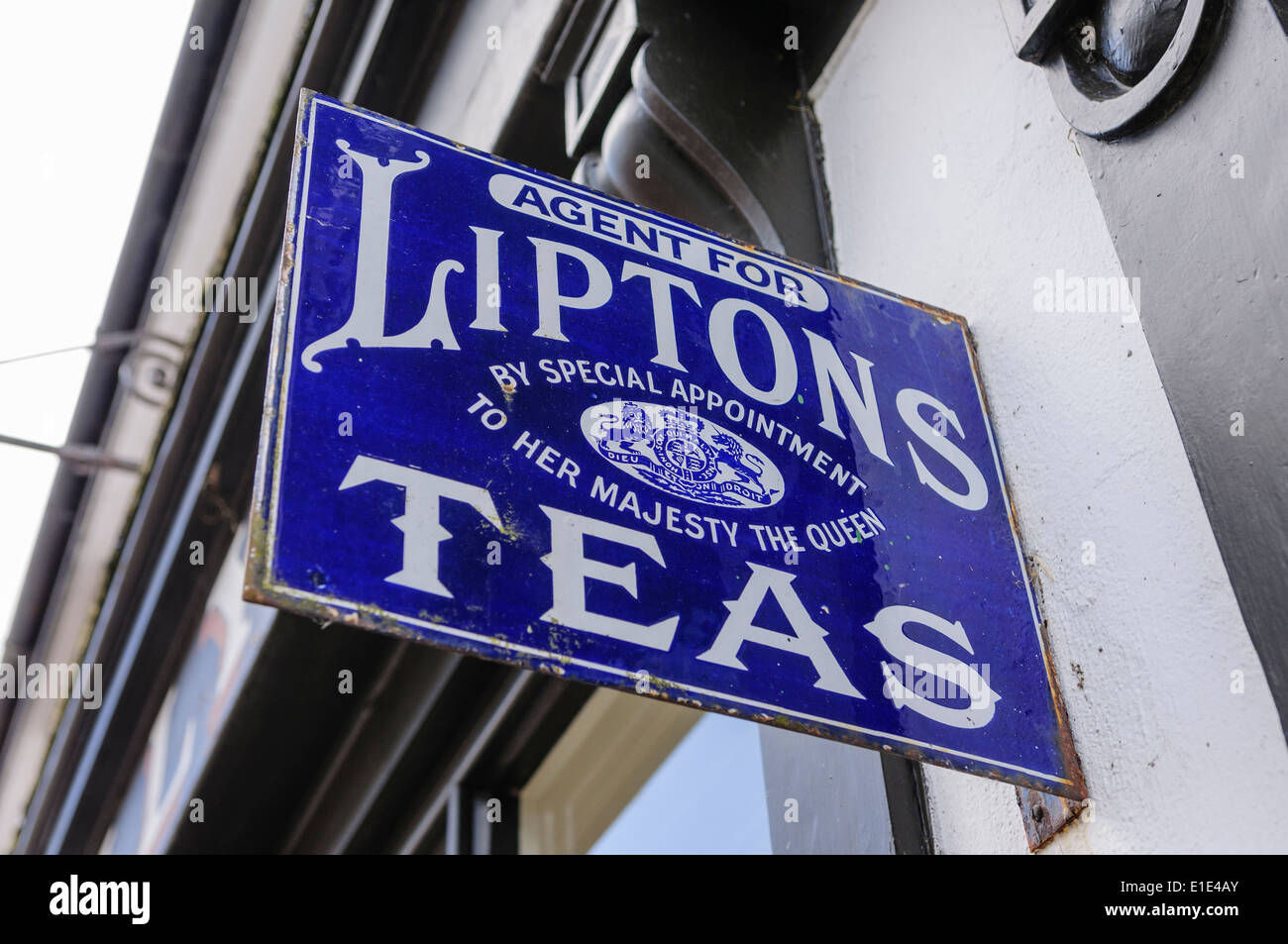 Zeichen für Liptons Tees vor einem Geschäft Stockfoto