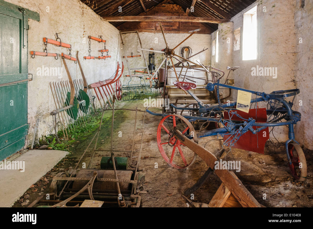 Vintage farming equipment -Fotos und -Bildmaterial in hoher Auflösung ...
