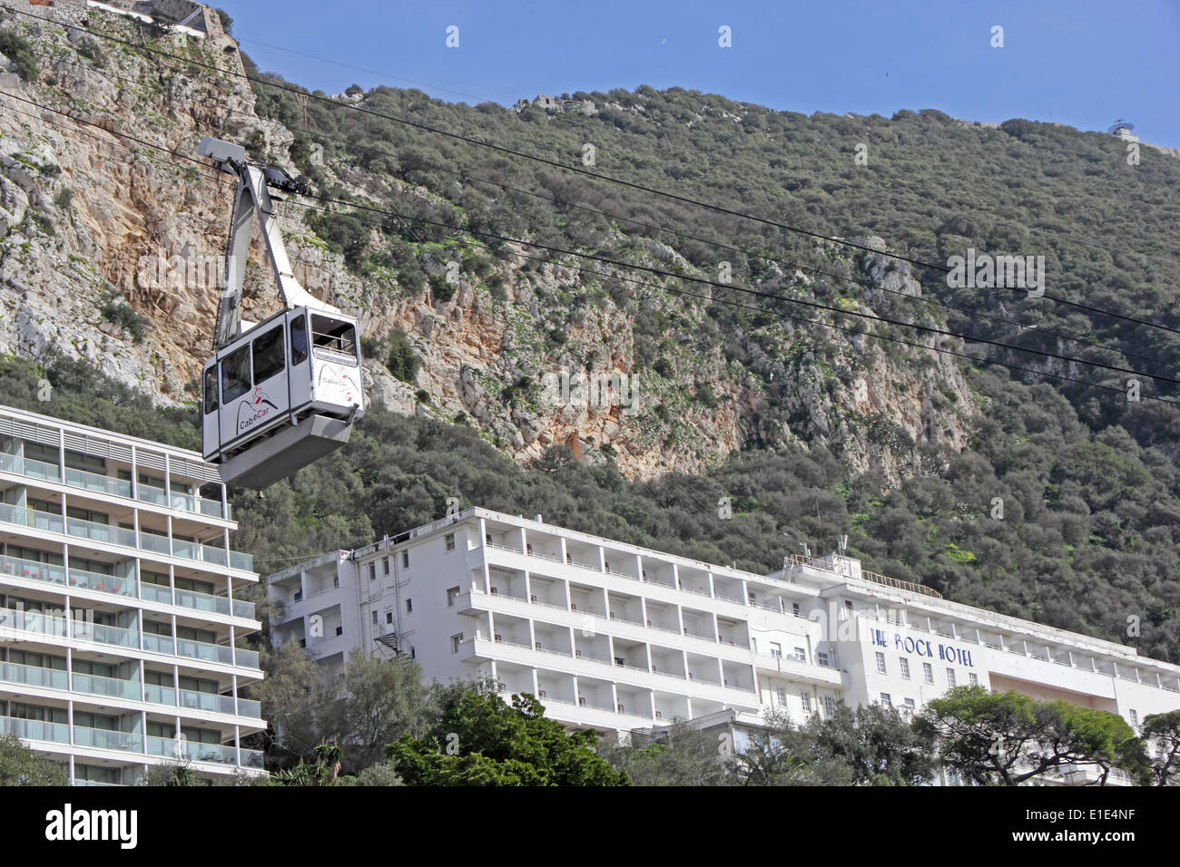 Seilbahn Abstieg vom Gipfel des Felsens, passing The Rock Hotel, Gibraltar Stockfoto