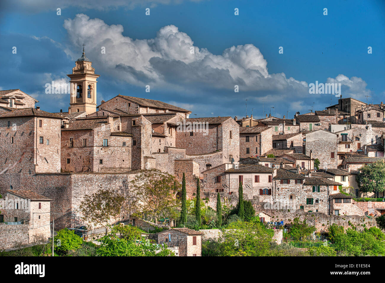 Spello, Perugia, Umbrien. Die Skyline der Altstadt. Die Häuser von der Spello sind alle in Stein. Ist berühmt für Ihr Olivenöl Stockfoto