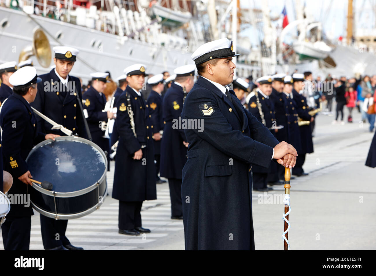 die argentinische Marine Band führen während in Ushuaia, Argentinien Teil des Velas parlamentarische 2014 Stockfoto