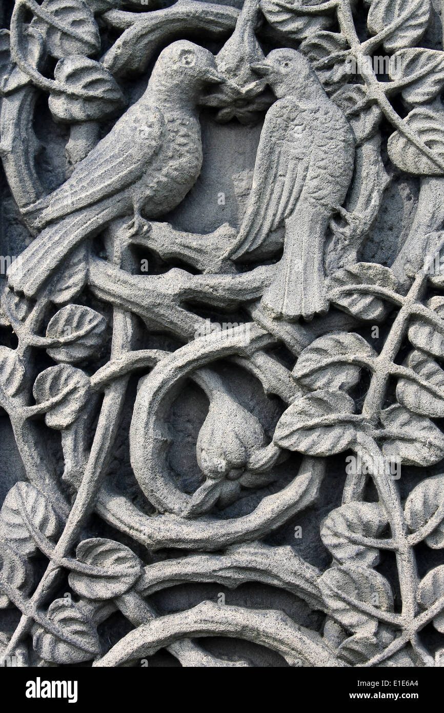 Historische religiöse Gravuren aus dem Mittelalter Mittelalter auf ein Denkmal. Stockfoto