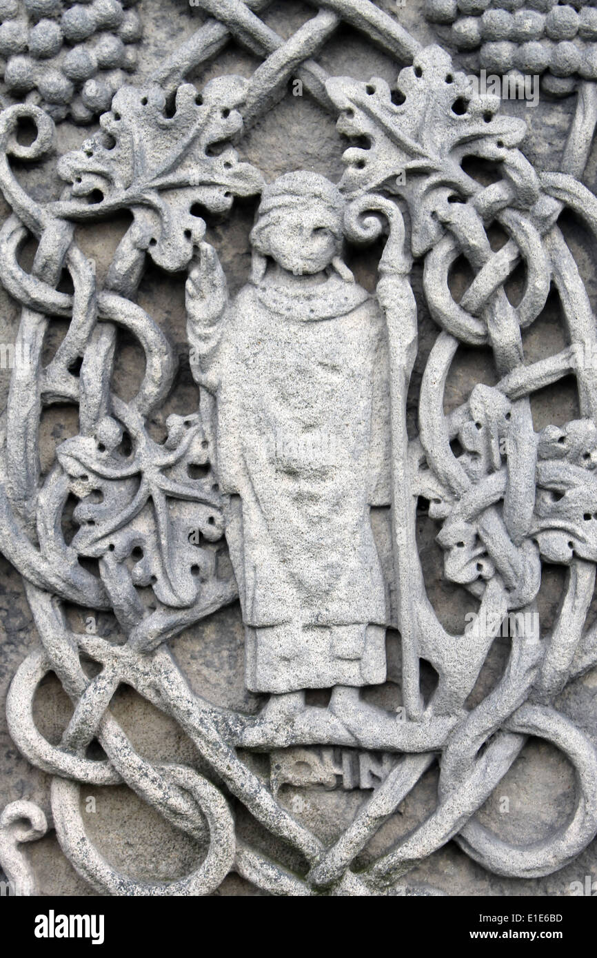 Historische religiöse Gravuren aus dem Mittelalter Mittelalter auf ein Denkmal. Stockfoto