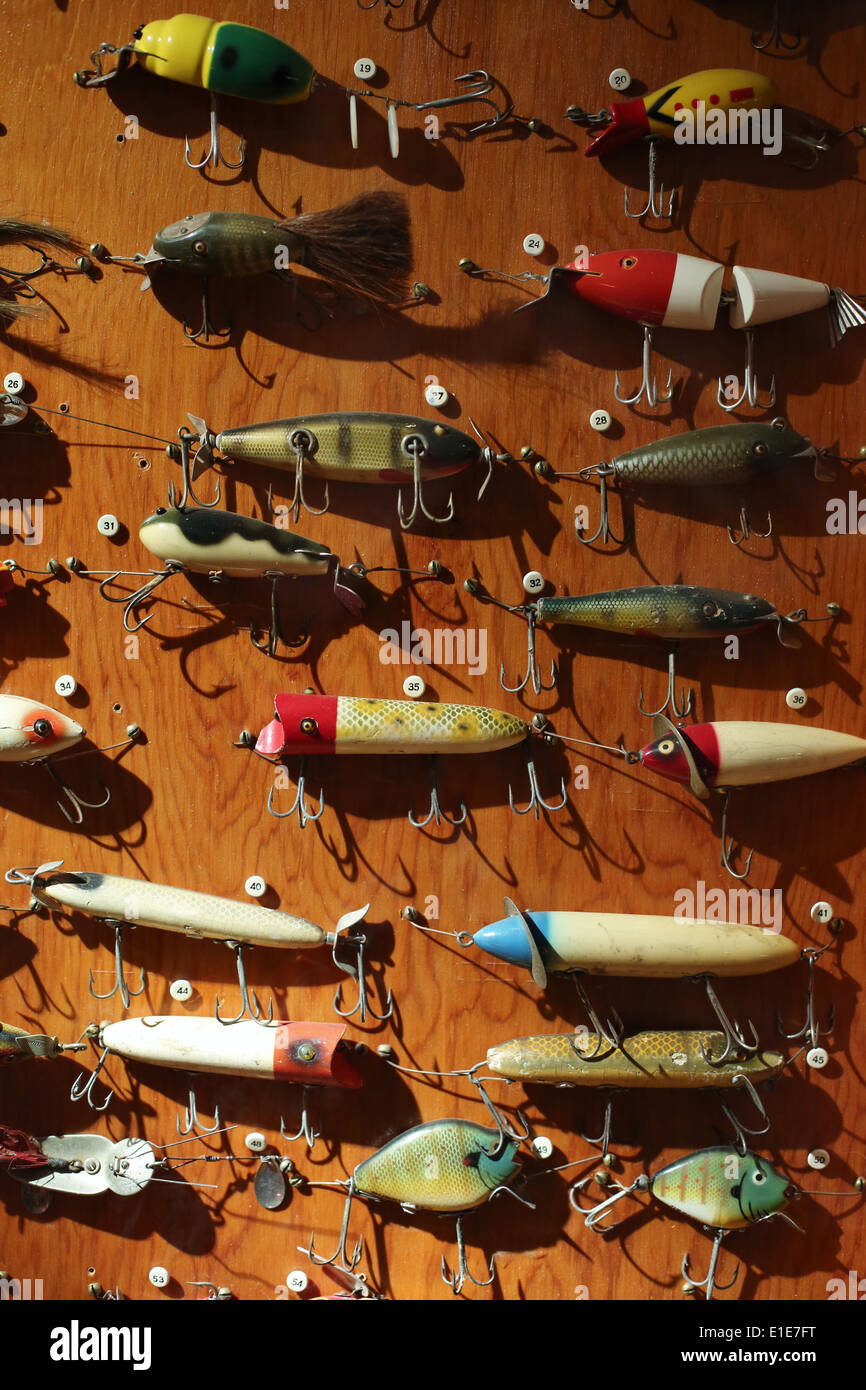 Ein Beispiel für verschiedene Arten von Fischen lockt, auf Anzeige im Museum Ralph Foster in Branson, Missouri. Stockfoto