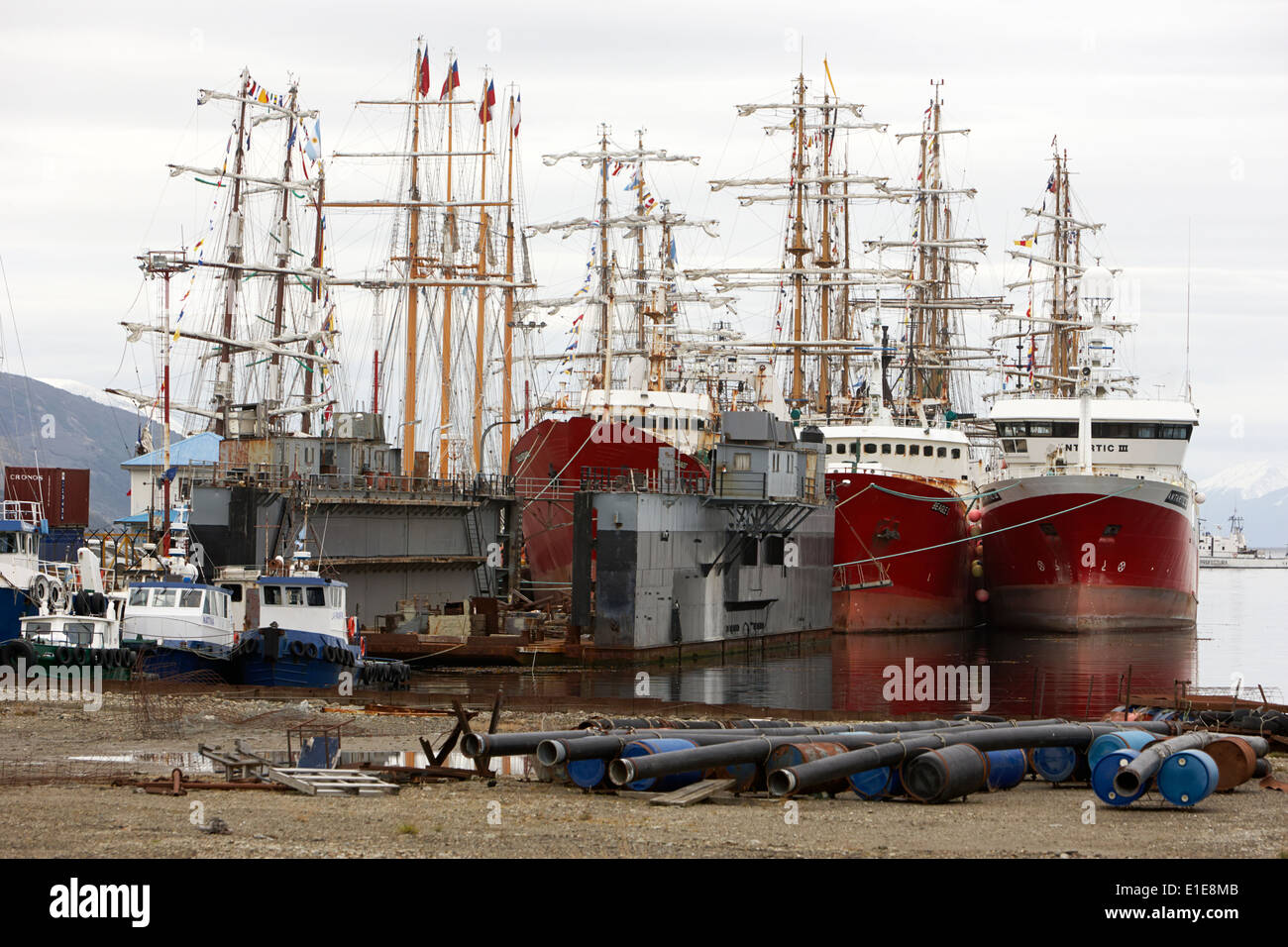 Fabrik Fischtrawler vor Anker im Hafen Argentinien Ushuaia Stockfoto