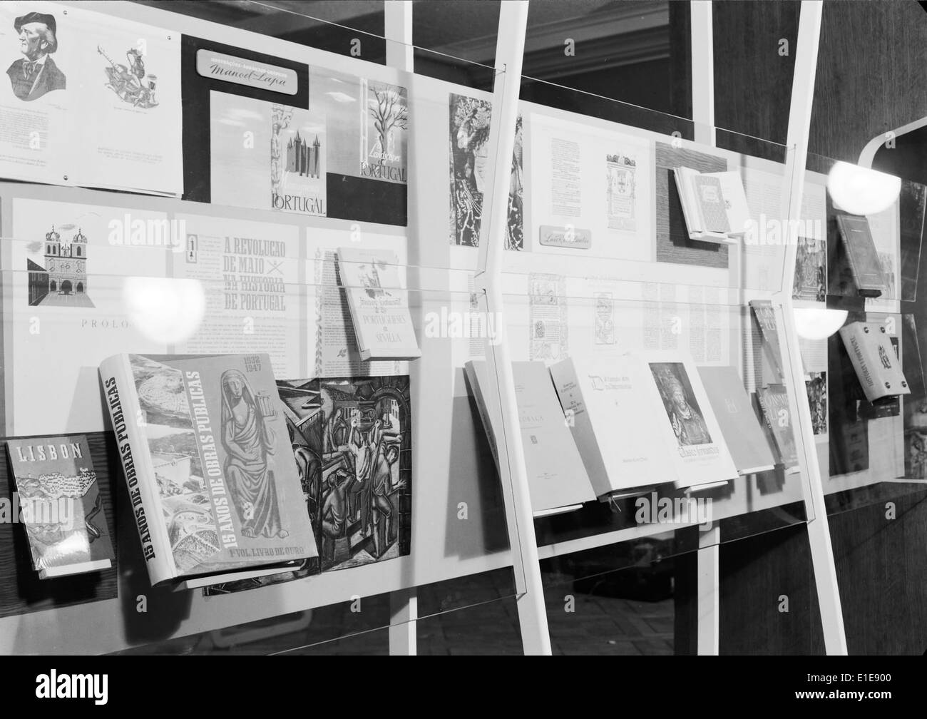 Die 1. Nationale Ausstellung für dekorative Kunst, die 1949 in Lissabon stattfand, zeigte die Entwicklung der dekorativen Kunst in Portugal und stellte bedeutende künstlerische Stile der Zeit vor. Stockfoto