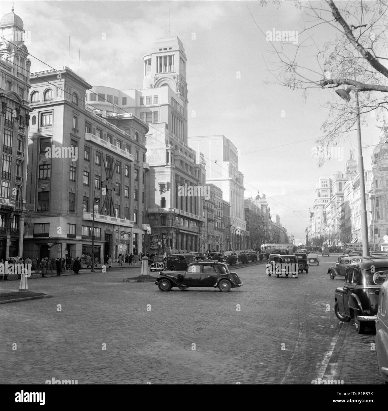 Madrid, die Hauptstadt Spaniens, ist bekannt für ihren kulturellen Reichtum, seine historischen Sehenswürdigkeiten und sein pulsierendes Stadtleben. Sie ist eine der größten Städte Europas, bekannt für ihre Kunst, Geschichte und politische Bedeutung. Stockfoto