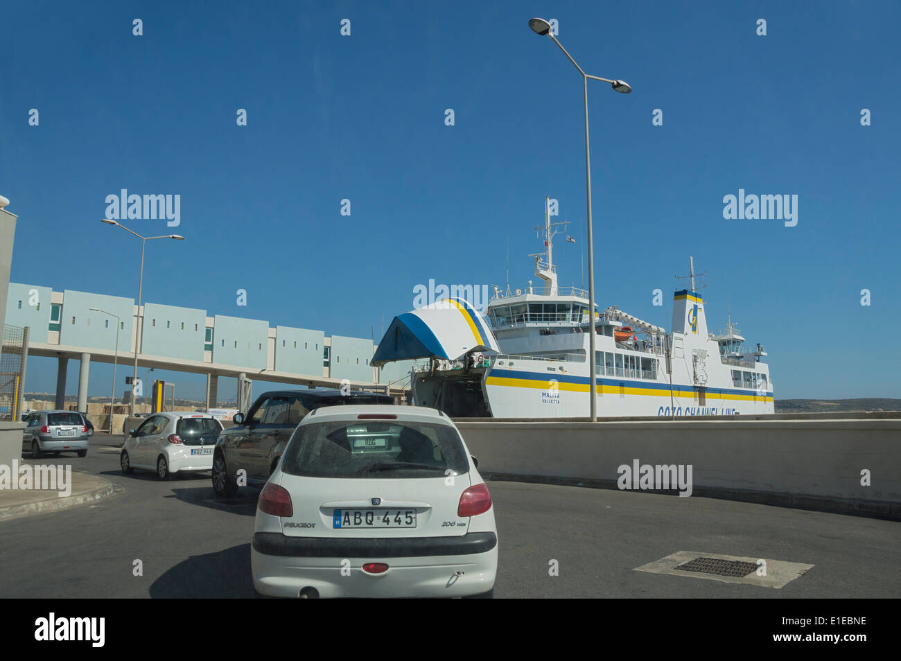 An Bord der Gozo Fähre in Marfa Point, Comino Chanel, Mellieha, Malta, Europa. Stockfoto