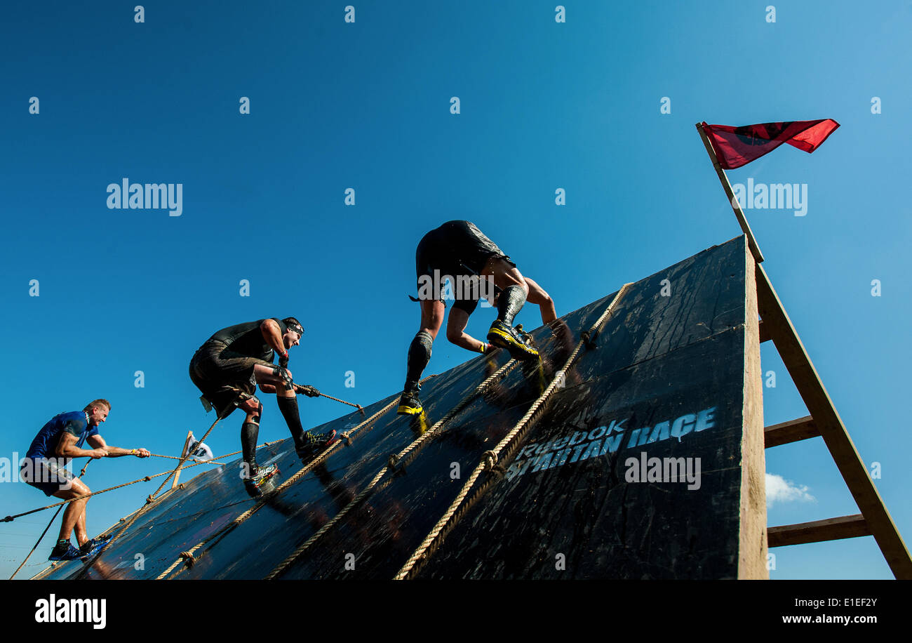 Das Hindernis Spartan Race fand in Liberec, Tschechische Republik, am 31. Mai 2014. (CTK Foto/Radek Petrasek) Stockfoto