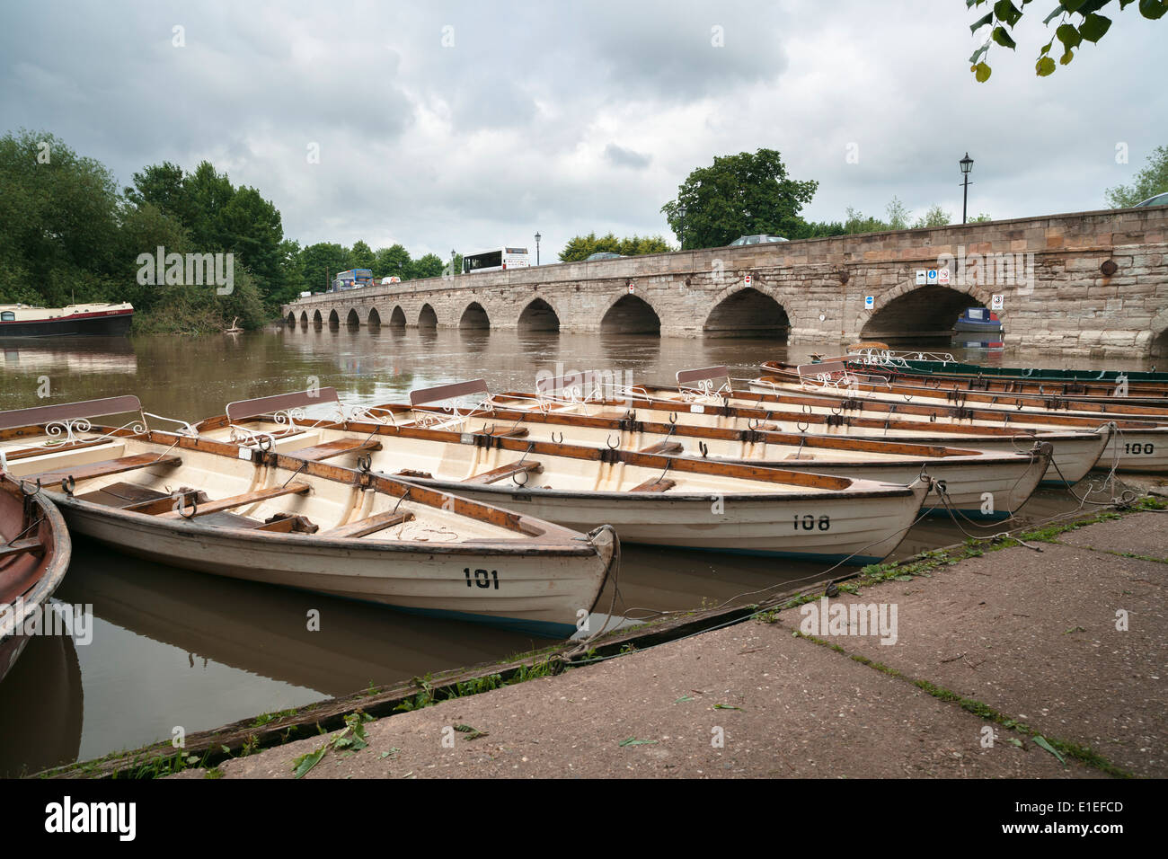 Ruderboote von Clopton Brücke, Stratford-upon-Avon Stockfoto