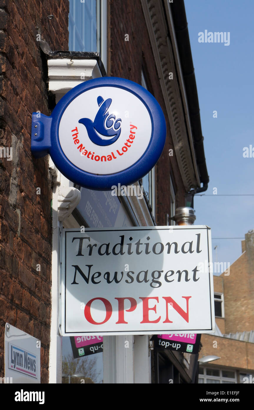 Anzeichen für eine offene traditionelle Zeitungsladen und die Nationallotterie auf eine Ladenfront. Stockfoto