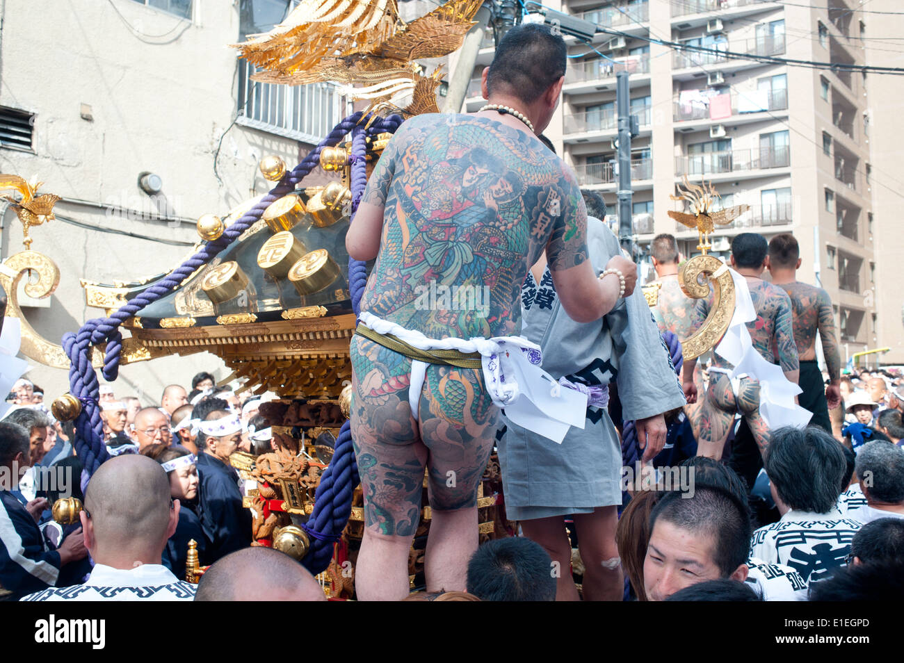 Tokyo, Japan - Mai 2014 - Mitglieder der japanischen Yakuza beim Sanja Matsuri Stockfoto