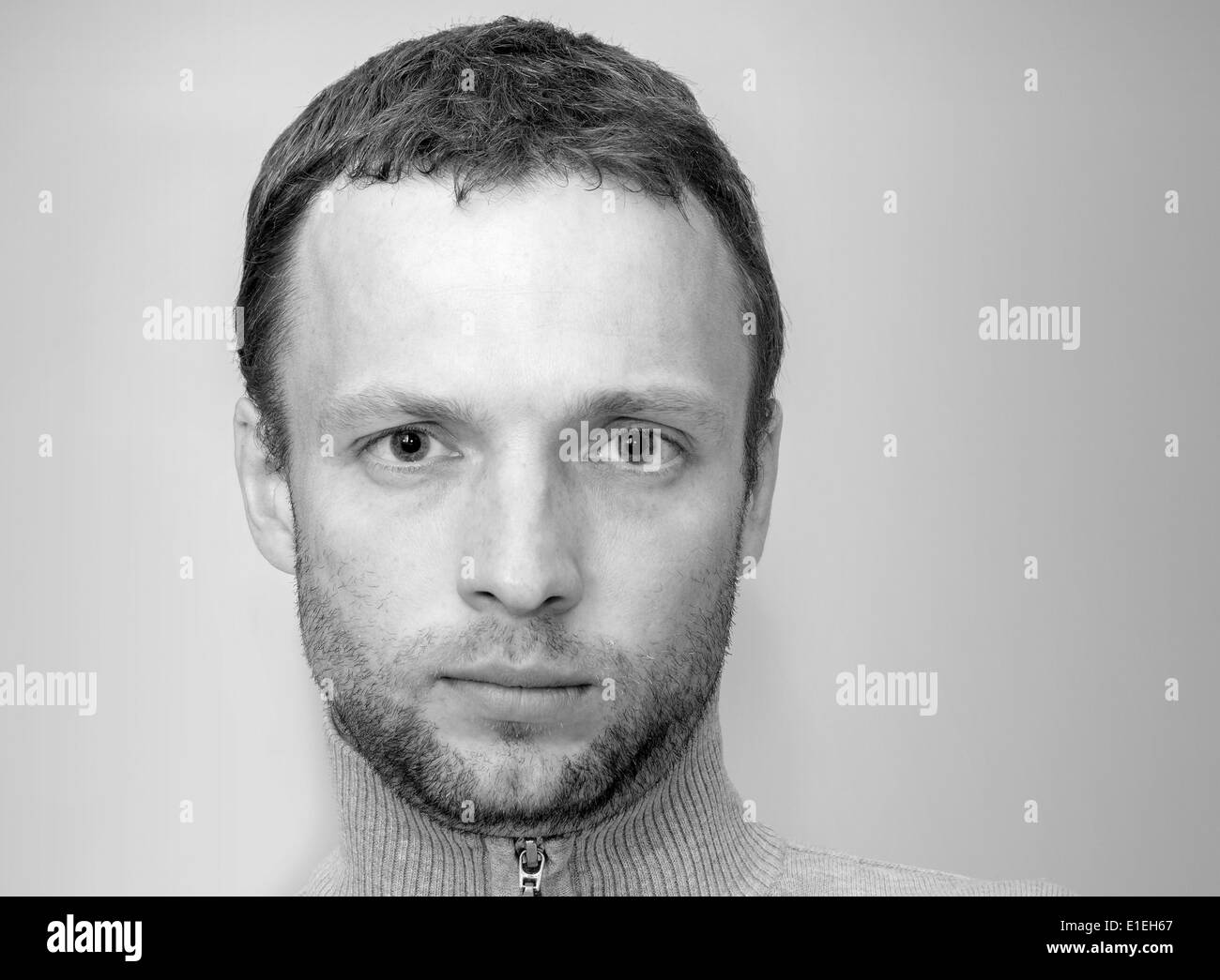 Kaukasischen Jüngling, Closeup schwarz-weiß-Porträt Stockfoto