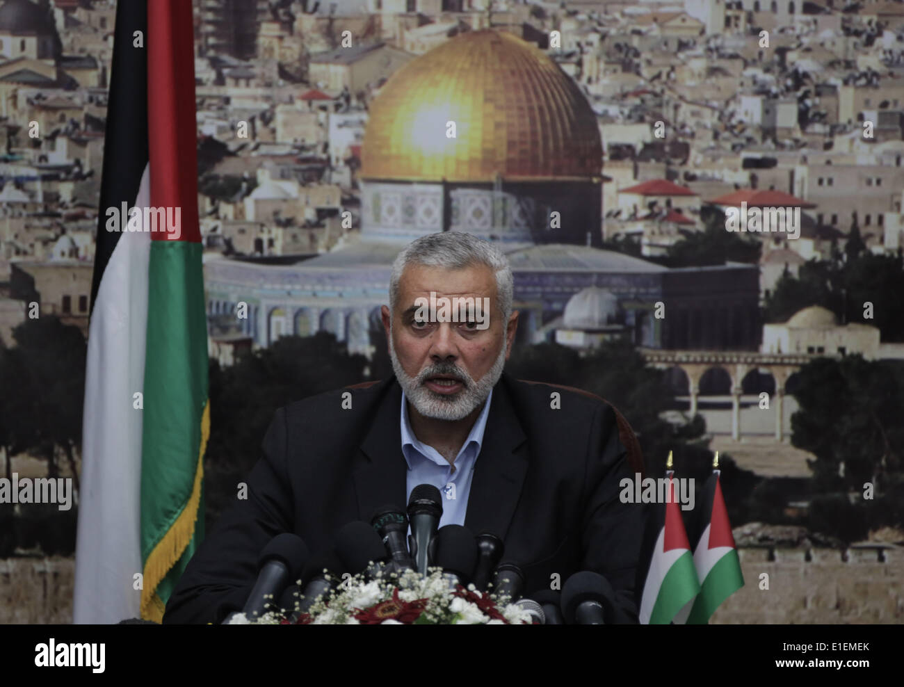 Gaza. 2. Juni 2014. Hochrangige Hamas-Führer Ismail Haneya liefert eine Abschiedsrede in seinem Büro in Gaza-Stadt, 2. Juni 2014. Nach der Vereidigung der neuen Regierung der Einheit hat der palästinensische Präsident Mahmoud Abbas am Montag zum Jahresende eine sieben Jahre währende politische Spaltung zwischen seiner Fatah-Partei und der islamischen Hamas-Bewegung bekannt. © Wissam Nassar/Xinhua/Alamy Live-Nachrichten Stockfoto