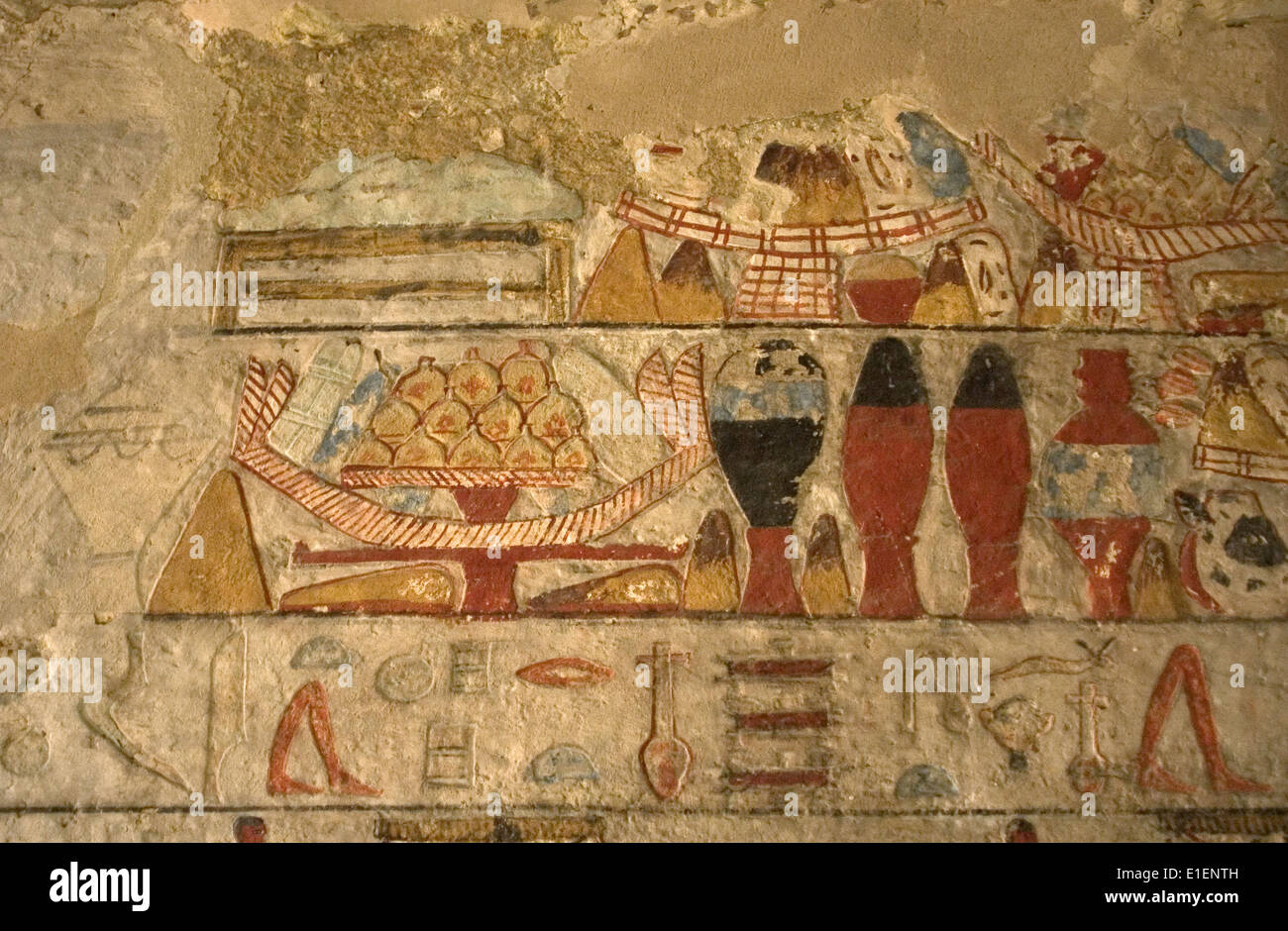 Ägyptische Kunst. Angebote-Tabelle für das Jenseits. Relief. Mastaba. 5. Dynastie. Altes Königreich. Nekropole von Sakkara. Ägypten. Stockfoto