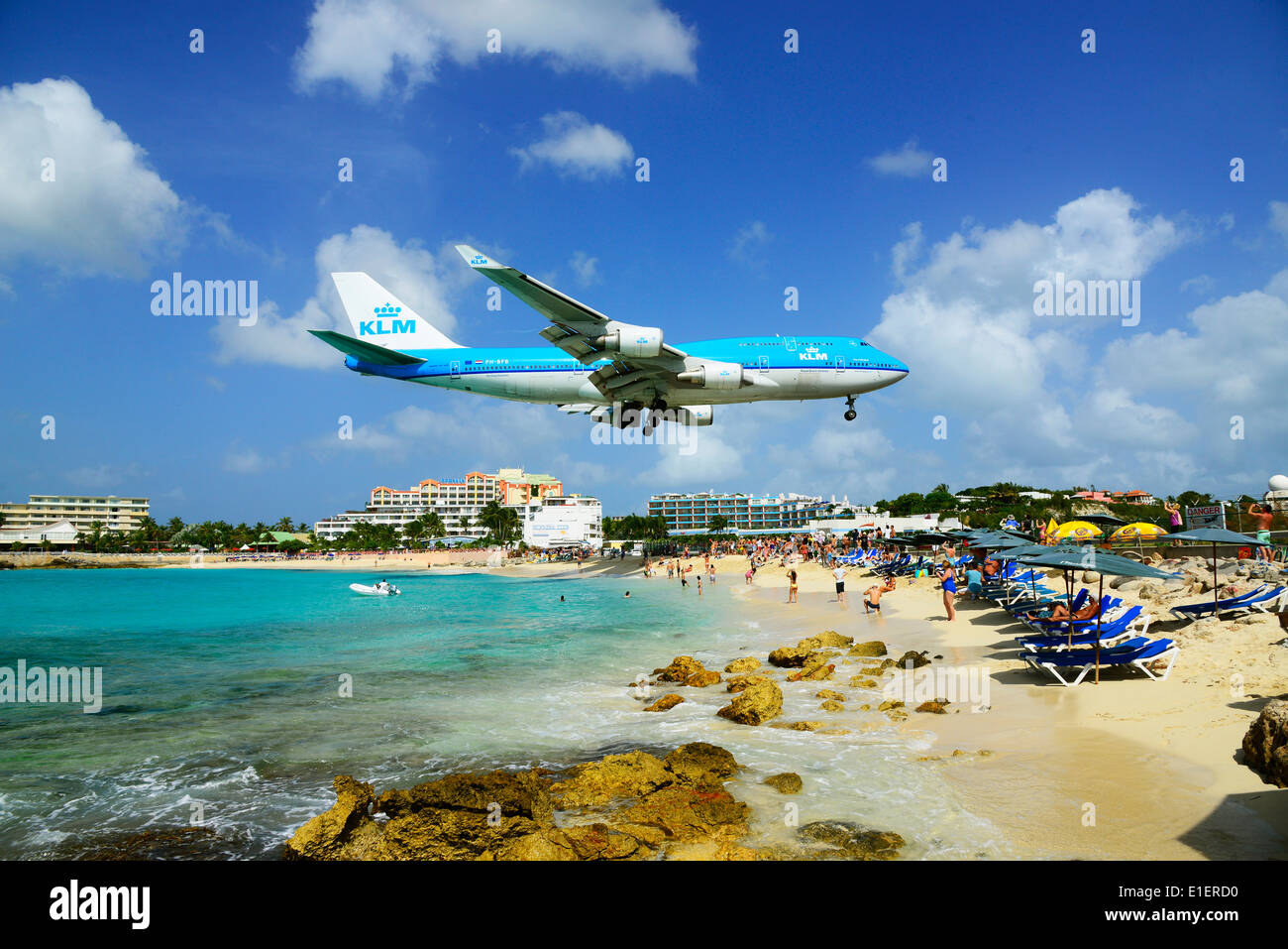 Flugzeuge landen über Maho Beach am St Maarten Martin Caribbean Island Cruise Schiff Norwegian Sun Leeward Islands Stockfoto