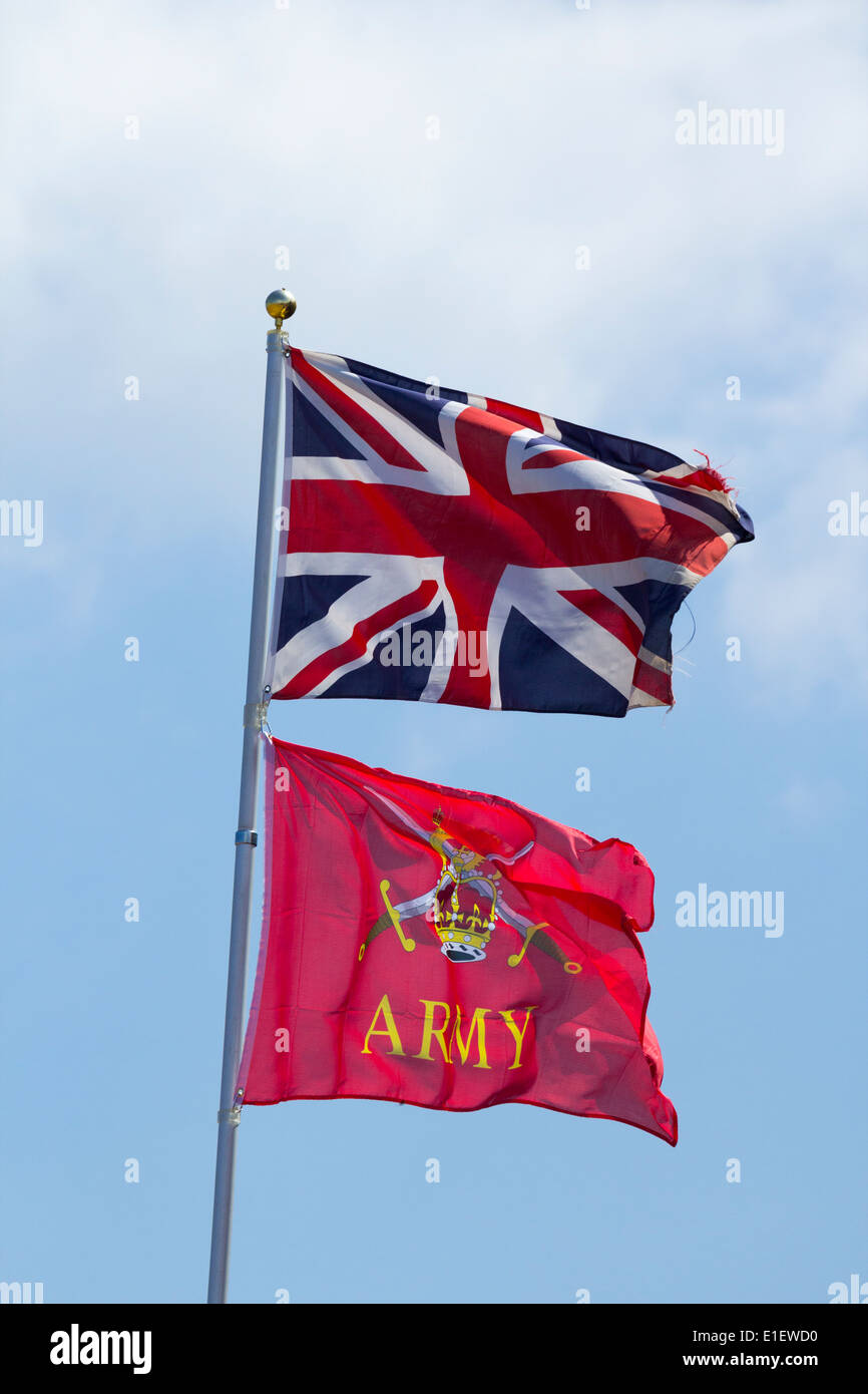 Armee und Union Jack-Flaggen Stockfoto