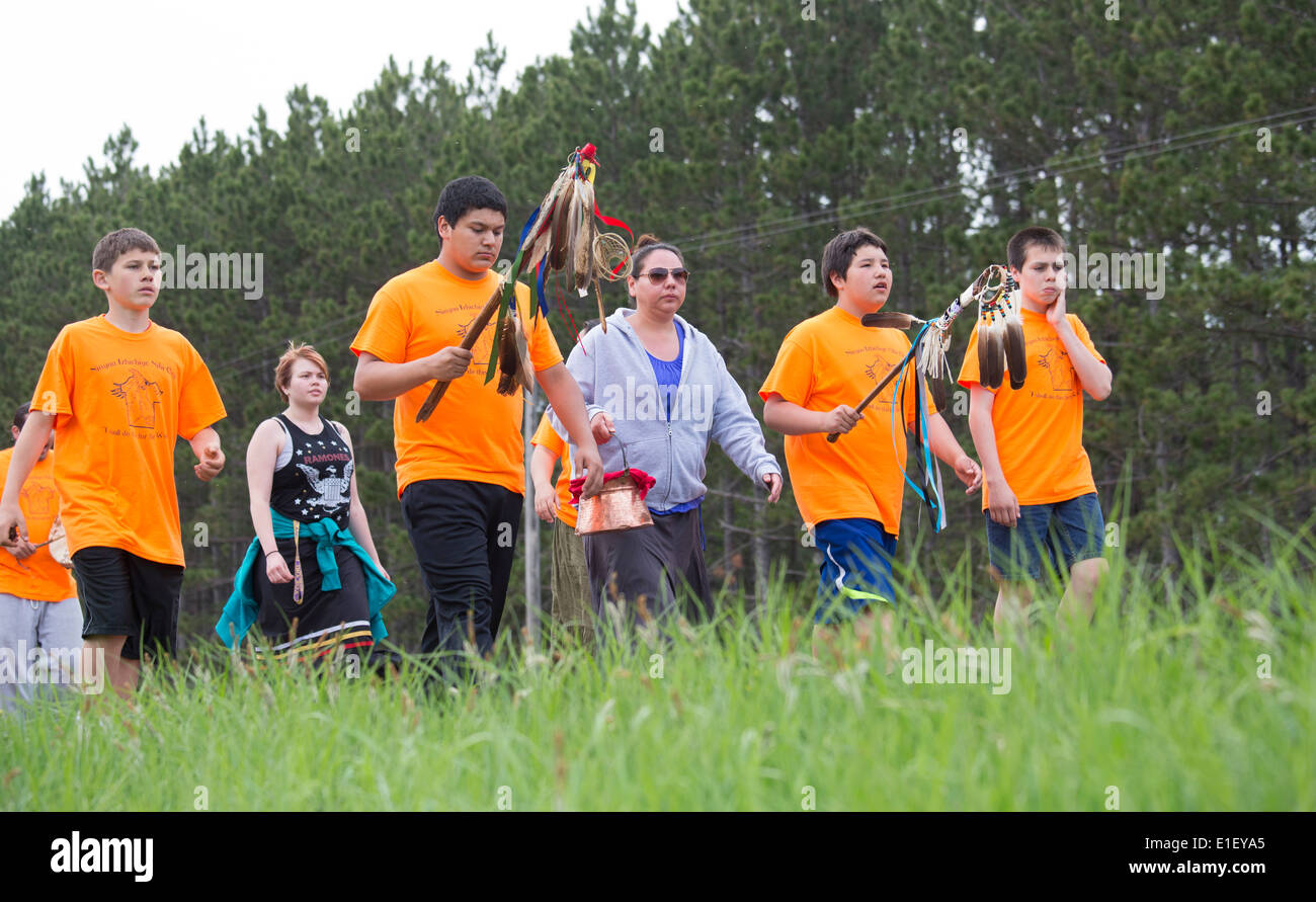 Mitglieder der Bad River Band von Lake Superior Chippewa Stamm Protest geplant Eisensteingrube Streifen. Stockfoto