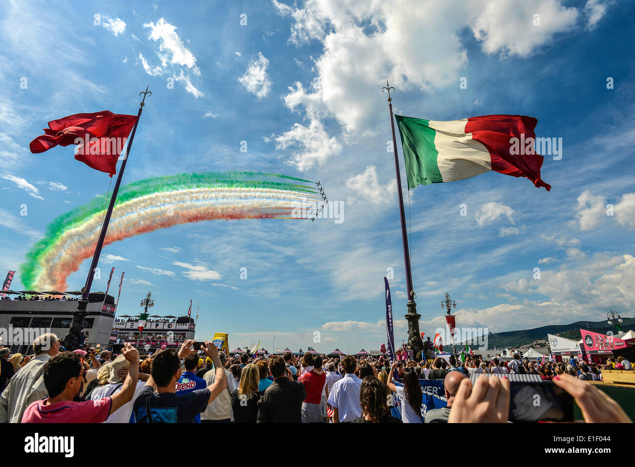 Triest, Italien. 2. Juni 2014. Triest dreifarbige Pfeile während der Italien-Rundfahrt Radfahren Credit: wirklich Easy Star/Alamy Live News Stockfoto