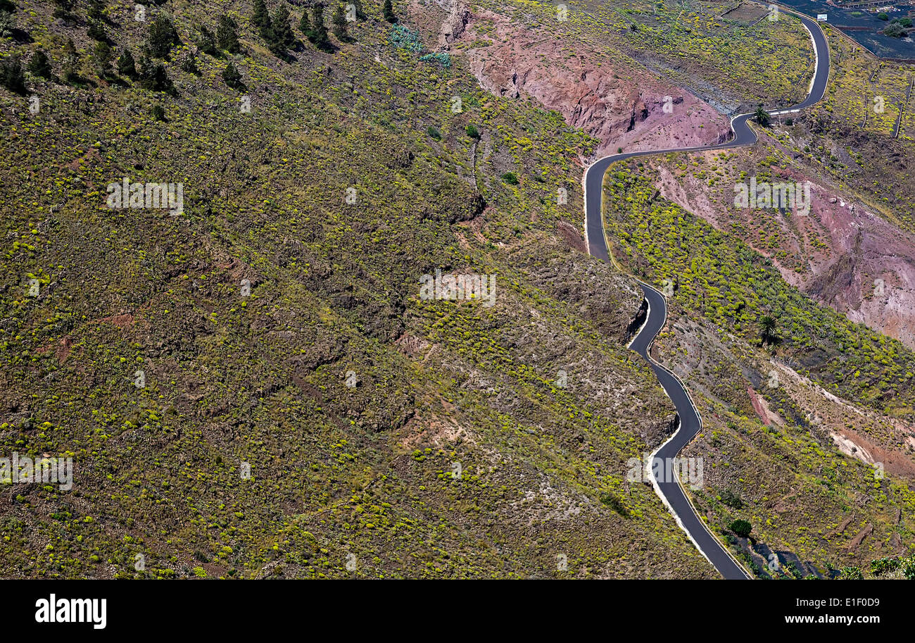 Bergstraße durch vulkanische Landschaft in der Nähe von Haria, Lanzarote, Kanarische Inseln, Spanien Stockfoto