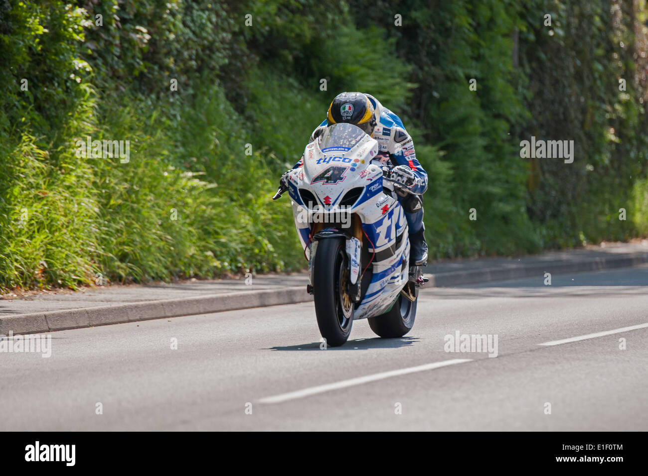 Guy Martinon Tyco Suzuki während 2014 Isle Of Man TT Superbike Rennen, 31.05.14. Stockfoto