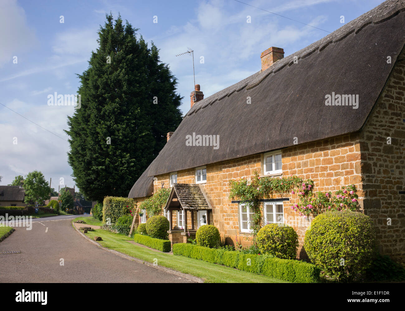 Strohgedeckten Hütten in Wroxton. Oxfordshire, England Stockfoto