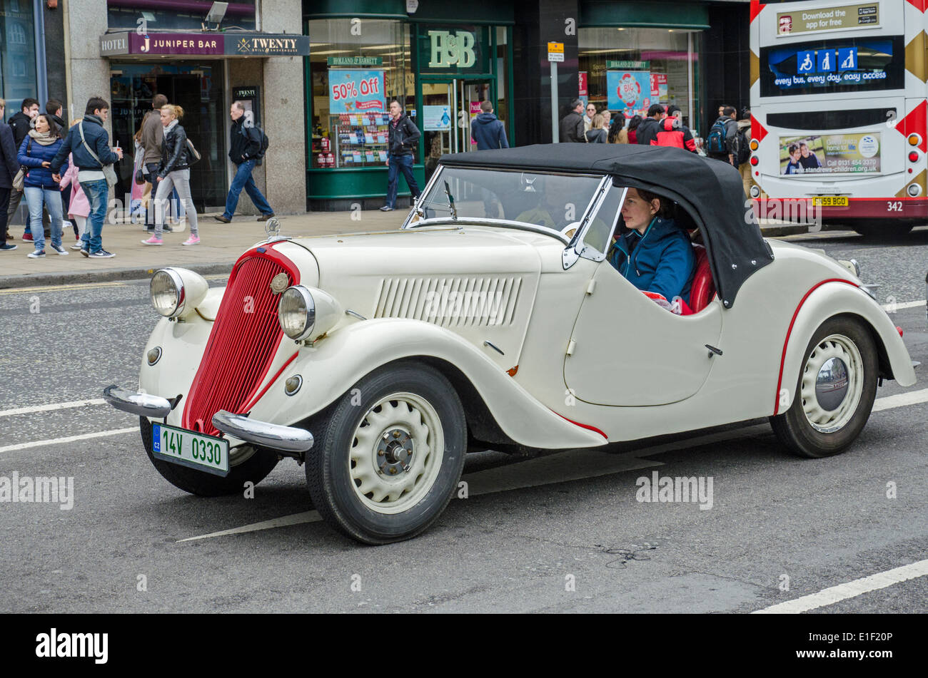 Zweisitzer Autos Stockfotos & Zweisitzer Autos Bilder Alamy