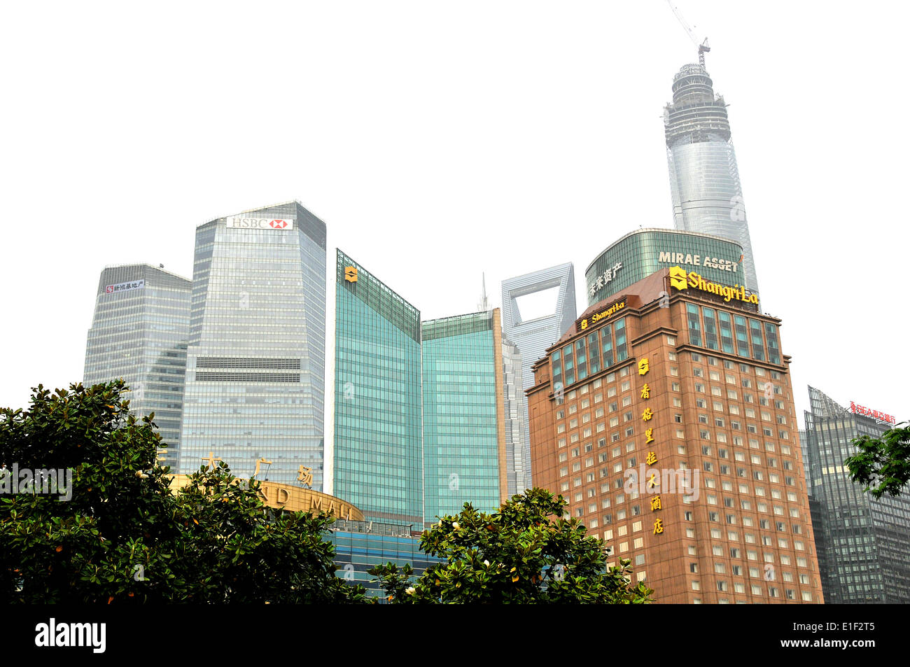 futuristische Türme Shangri La Hotel Pudong Shanghai China Stockfoto