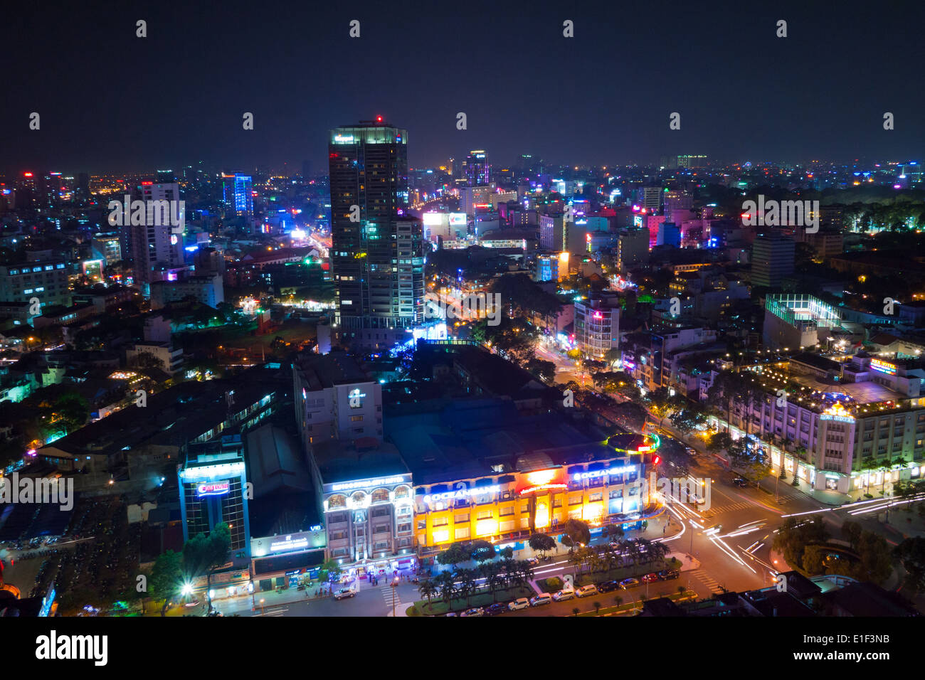 Eine Antenne Nachtansicht des Bezirk 1 in Ho-Chi-Minh-Stadt (Saigon), Vietnam. Stockfoto