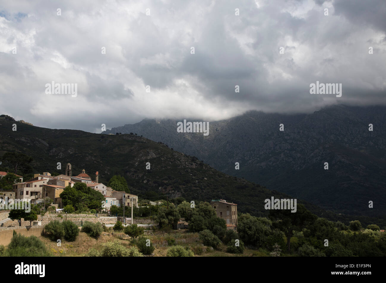 Das Dorf Zilia, liegt im Département Haute-Corse Frankreich auf der Insel Korsika. Stockfoto